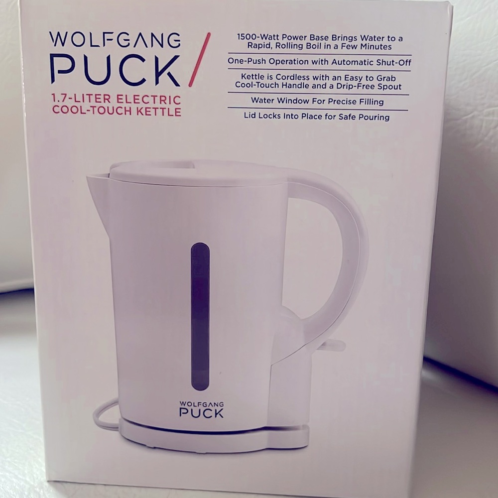 Wolfgang Puck 1.7 Liter cool -touch Kettle!